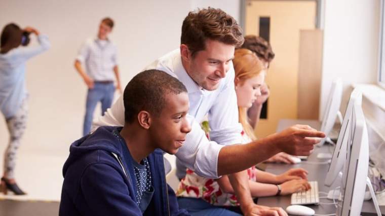 How Tech Can Assist You with Your Advancement at&nbsp;School